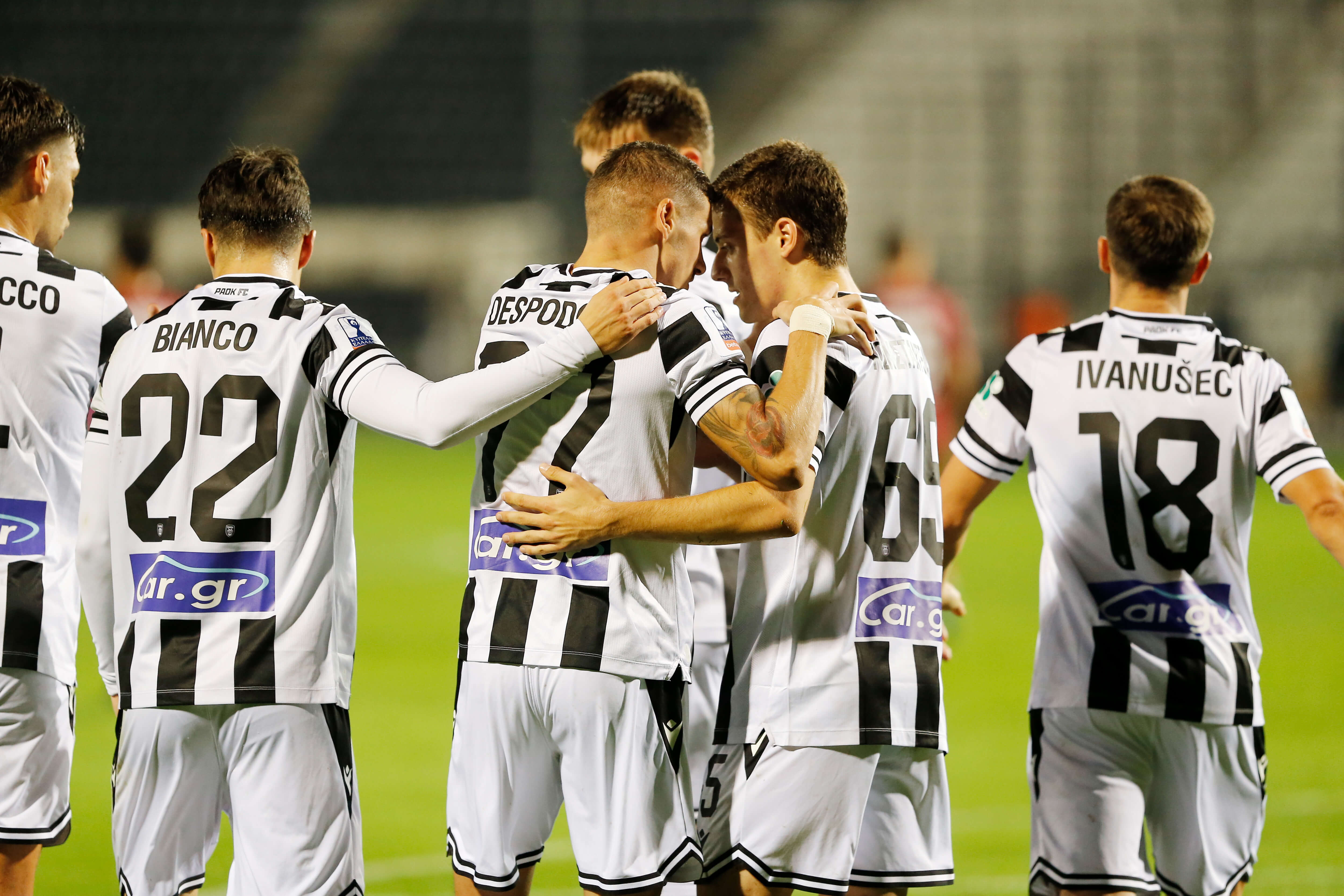 Παίρνει φωτιά το πρωτάθλημα με ειδικά στοιχήματα! (2/11)